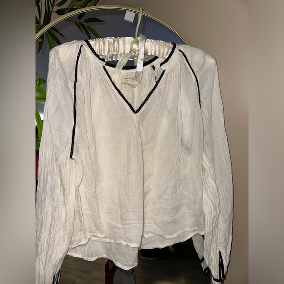 White V-Neck Women's‎ Top - Picture 8 of 10